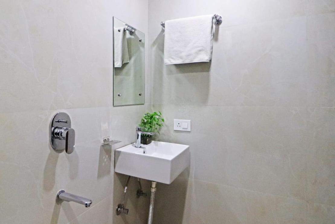 Hotel Vijaydeep Place Near Delhi Airport Nueva Delhi Exterior foto